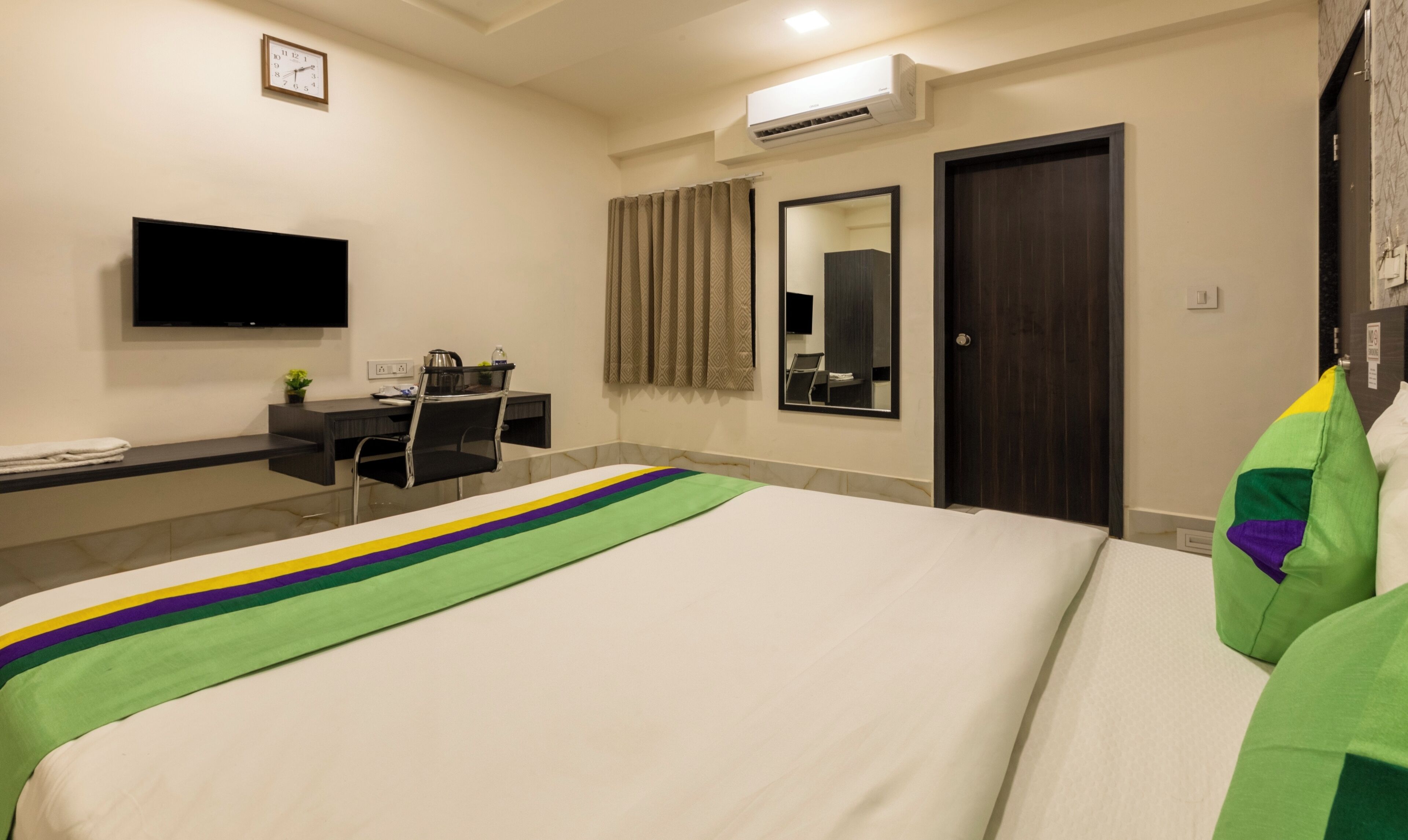 Standard Room | Desk, bed sheets