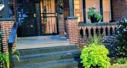 Charm near Cleve Clinic/CWRU/UH - Larchmere Blvd w/Porch