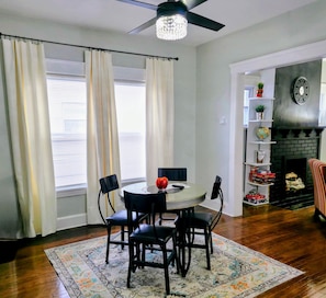 Dining - Charm near Cleve Clinic/CWRU/UH - Larchmere Blvd w/Porch (Cleveland)