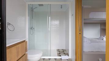Panoramic Villa | Bathroom | Shower, rainfall showerhead, hair dryer, towels