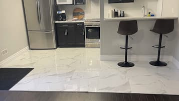 Geladeira, micro-ondas, fogão, cooktop