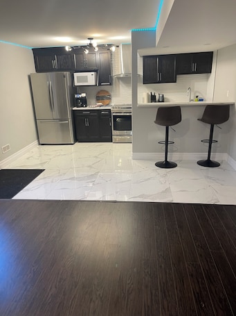Fridge, microwave, oven, stovetop. Modern Spacious 1 bedroom and a den home (Lower Unit)
