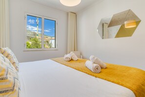 Bügeleisen/Bügelbrett, Reisekinderbett, kostenloses WLAN, Bettwäsche