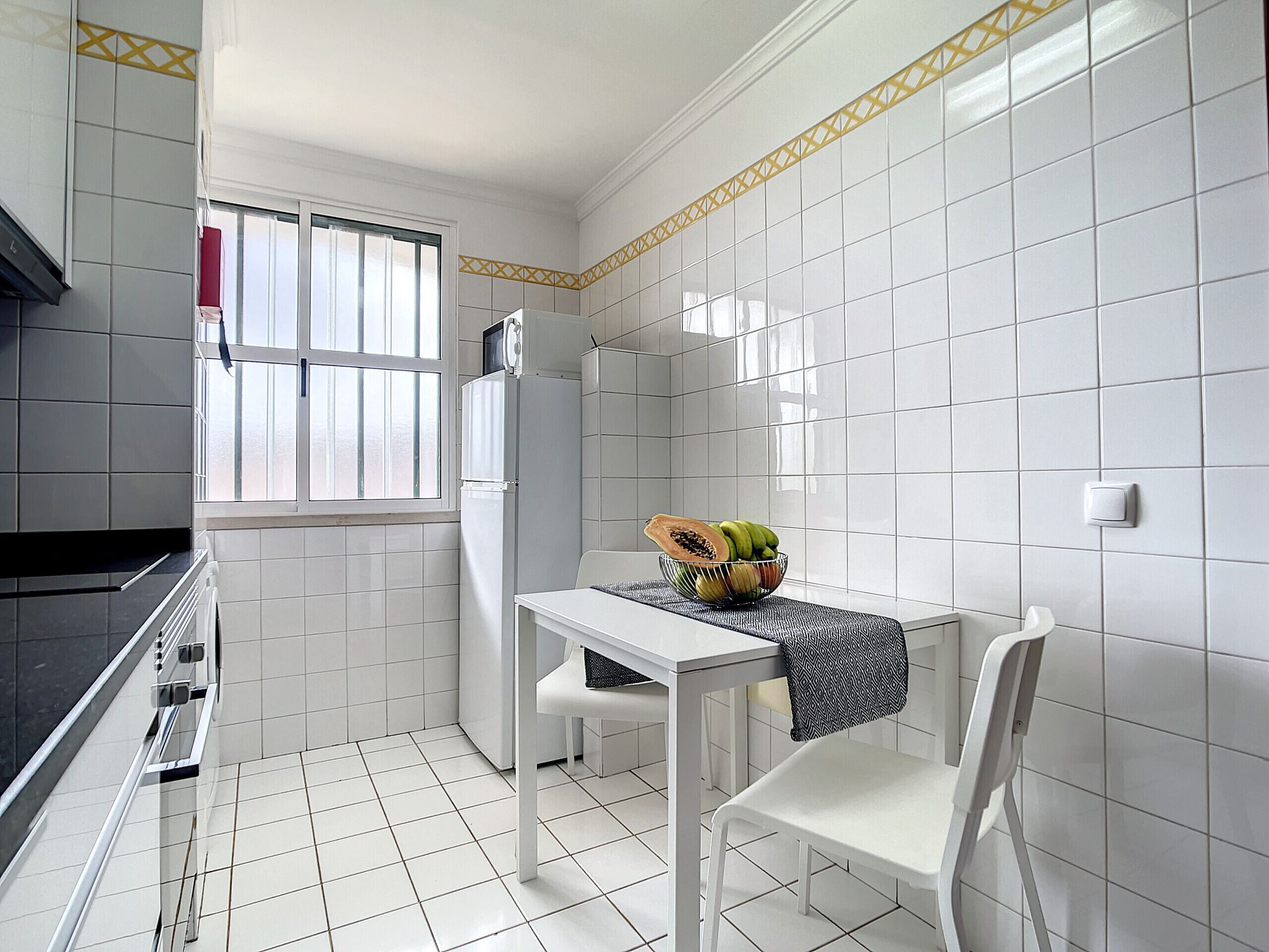 Kühlschrank, Mikrowelle, Ofen, Geschirrspüler