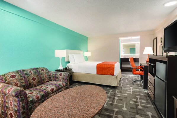 Room, 1 Queen Bed | Free WiFi, bed sheets
