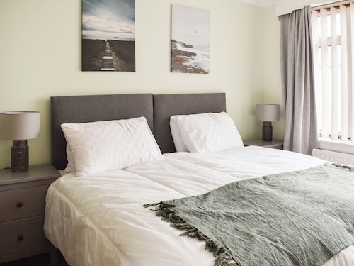 2 bedroom accommodation in Rhyl