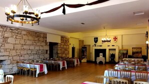 Unclassified image, 5 of 6, button - Broomhall Castle Hotel (Menstrie)