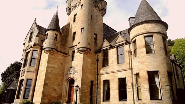 Unclassified image, 1 of 6, button - Broomhall Castle Hotel (Menstrie)