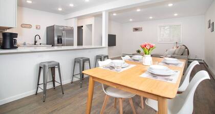 3b2b newly remodeled modern Fairbanks house close to everything