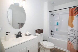 Hair dryer, towels - Arctic getaway at the heart of Fairbanks (Fairbanks)