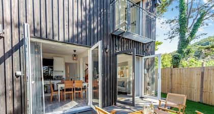 4 bedroom accommodation in Kewstoke, Weston-super-Mare