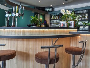 Bar (on property) - 3 bedroom accommodation in Falmouth (Falmouth)