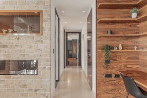 Penthouse Panoramique | Coin séjour | Télévision LCD de 80 pouces avec chaînes numériques