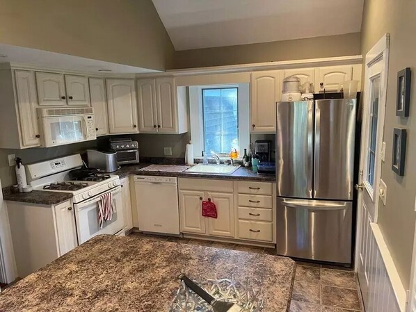 Mikrowelle, Ofen, Herdplatte, Geschirrspüler