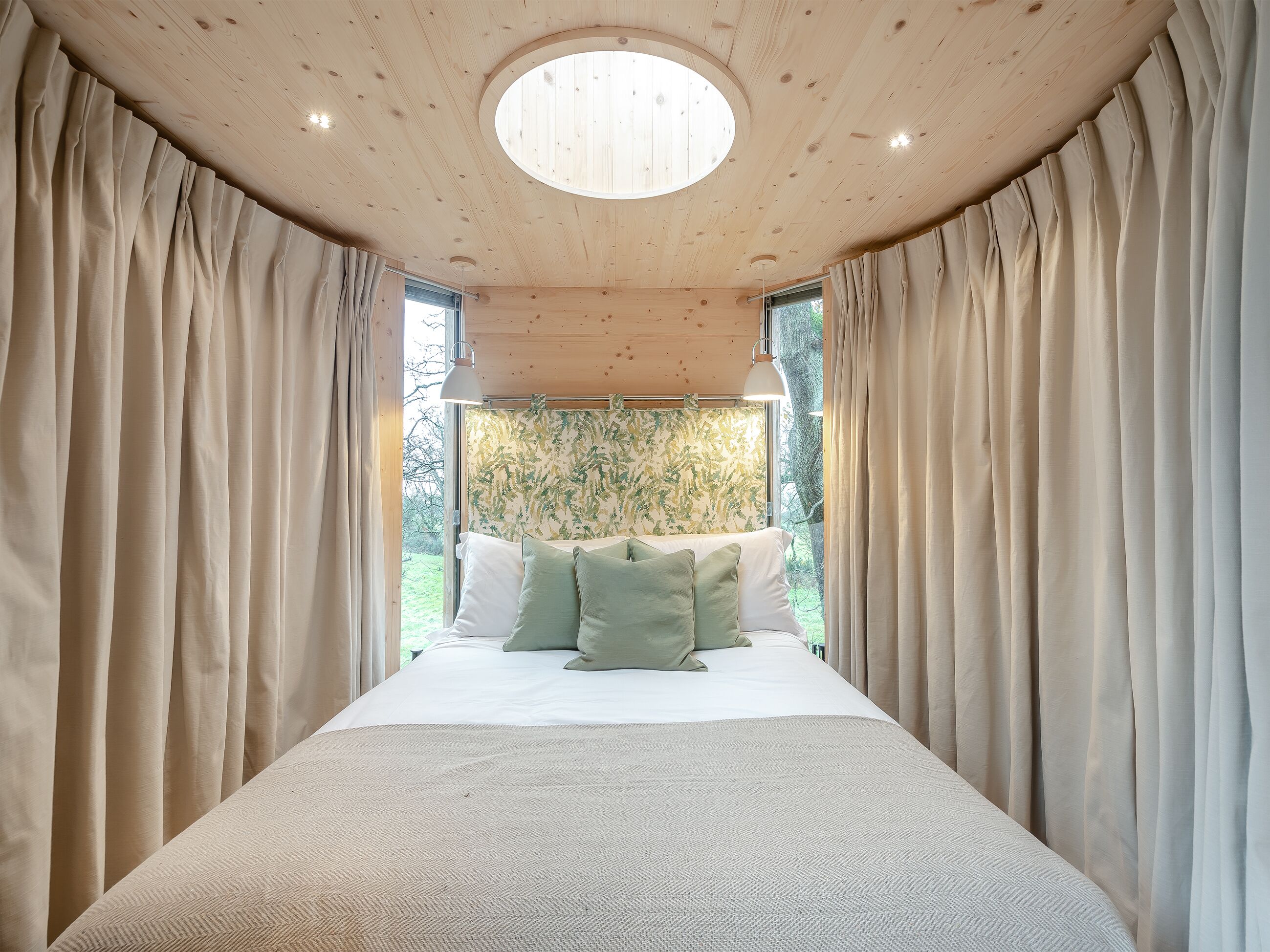 1 bedroom, bed sheets