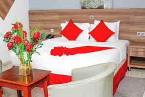 Premium bedding, down duvets, in-room safe, individually decorated - Ave Maria Hotel (Accra)