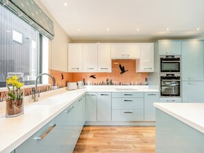 Dishwasher, cookware/dishes/utensils