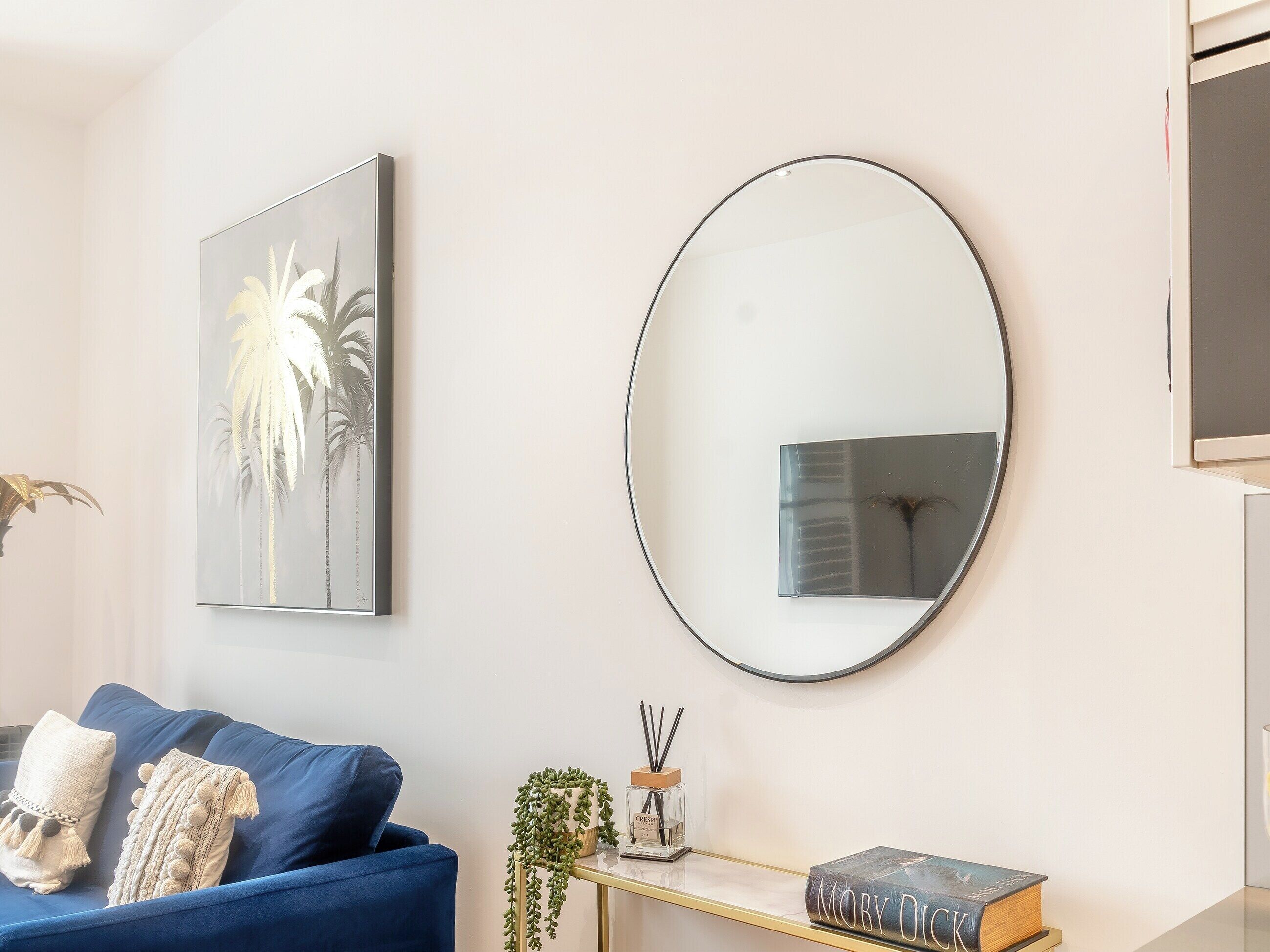 This Fabulous Apartment Boasts Views Out Over The Cliff Top And Out To Sea. - Whitby