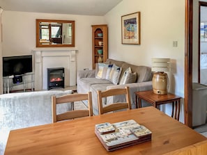 TV - 2 bedroom accommodation in Hayle (Hayle)