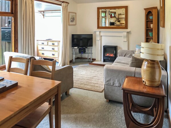 TV - 2 bedroom accommodation in Hayle (Hayle)