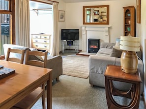 TV - 2 bedroom accommodation in Hayle (Hayle)