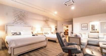 Boutique hotel in historic downtown Seneca. Room #2 Owners Suite. Q/K combo.