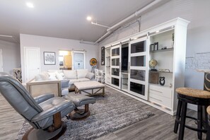 Unclassified image, 5 of 31, button