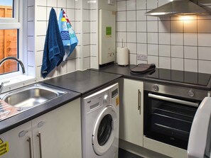 Cookware/dishes/utensils