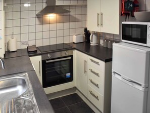 Cookware/dishes/utensils