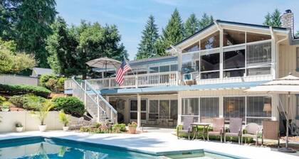 Bridle Trails Bedroom With Private Entrance