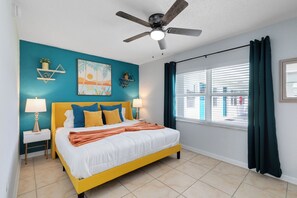 2 dormitoris, planxa i posts de planxar i un bressol de viatge 