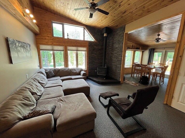 Lakefront Retreat On Gull Lake - Manitoba
