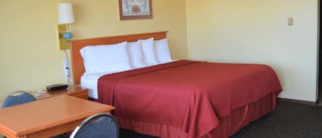 Rideaux occultants, fer et planche à repasser, Wi-Fi gratuit