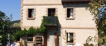 In medieval hamlet, convenient for visiting the Apennines and major Italian cities