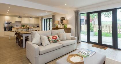 3 bedroom accommodation in Beauworth, near Alresford