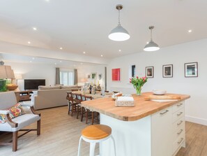 Unclassified image, 5 of 26, button