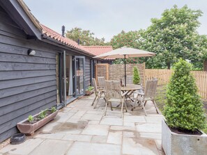 Outdoor dining - 3 bedroom accommodation in Beauworth, near Alresford (Beauworth, near Alresford)