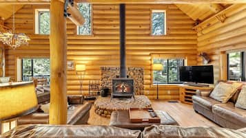Fernseher, Kamin, Tischtennisplatte, Stereoanlage
