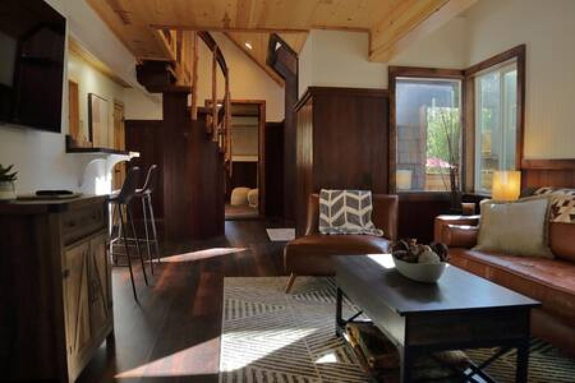 Smart TV y chimenea 