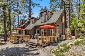A cabin with a deck, outdoor seating, and a stone chimney. - Hobbit House - Cozy Fireplace Retreat In Town (Idyllwild-Pine Cove)