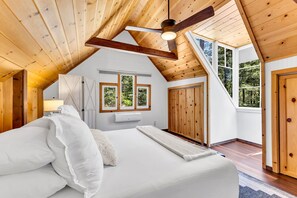 Room - Hobbit House - Heart of Town - Stunning Remodel (Idyllwild-Pine Cove)