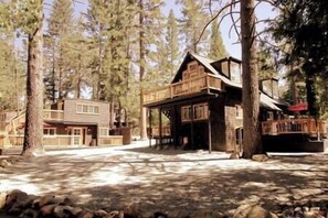 Exterior - La Petite - Heart of Town - Stunning Remodel (Idyllwild-Pine Cove)