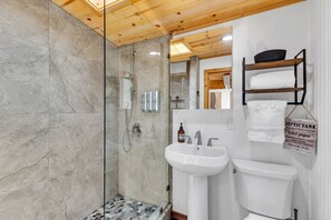 Compact bath with tiled shower - La Petite - Heart of Town - Stunning Remodel (Idyllwild-Pine Cove)