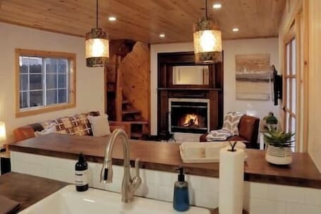 Intérieur. La Petite - Center of town - Beautiful Remodel