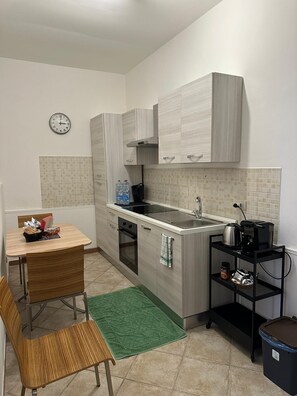 Private kitchen - 2 Bedroom Private vacation home in Catania (Catania)