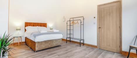 6 bedrooms, free WiFi, bed sheets