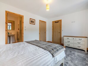 6 bedrooms, free WiFi, bed sheets - This stunning property certainly has the wow factor. (Finghall, Leyburn)
