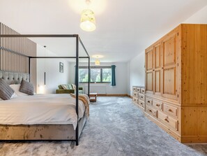 6 bedrooms, free WiFi, bed sheets
