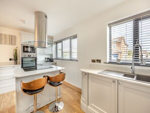 Lava-louças, cadeirão de bebê