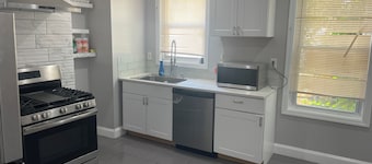 Luxuriously furnished 3 BR apartment